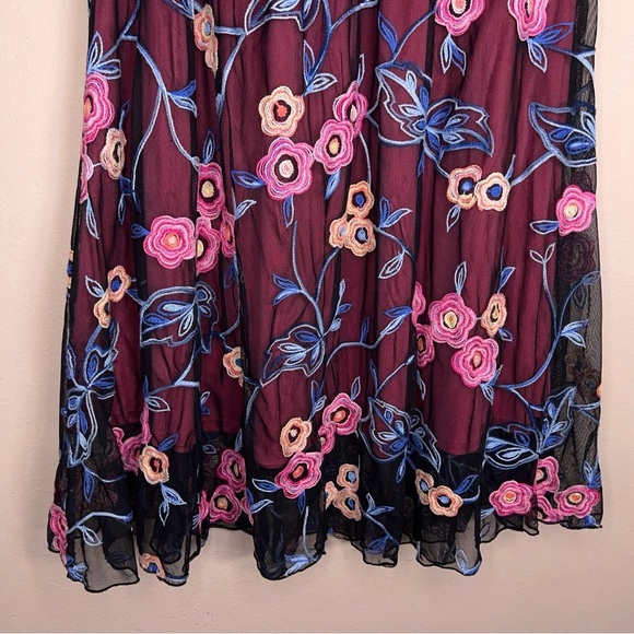 Small LuLaRoe Black Mesh Floral Colorful Embroidery Skirt Elastic Waistband - Picture 4 of 12